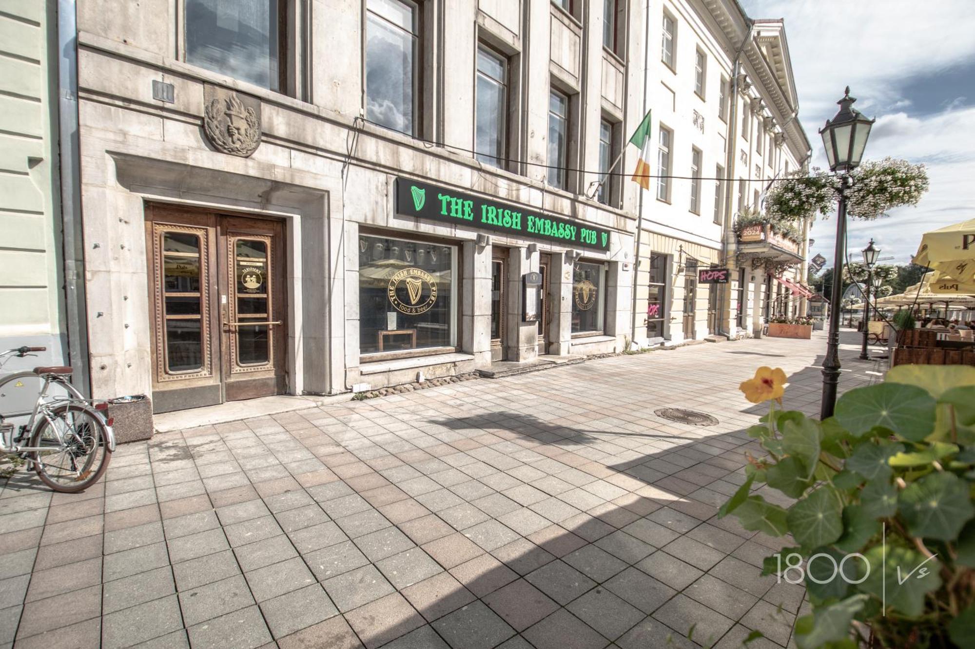 1800 By Vince Stay - Private Rooms In Town Hall Square Tartu Exterior photo