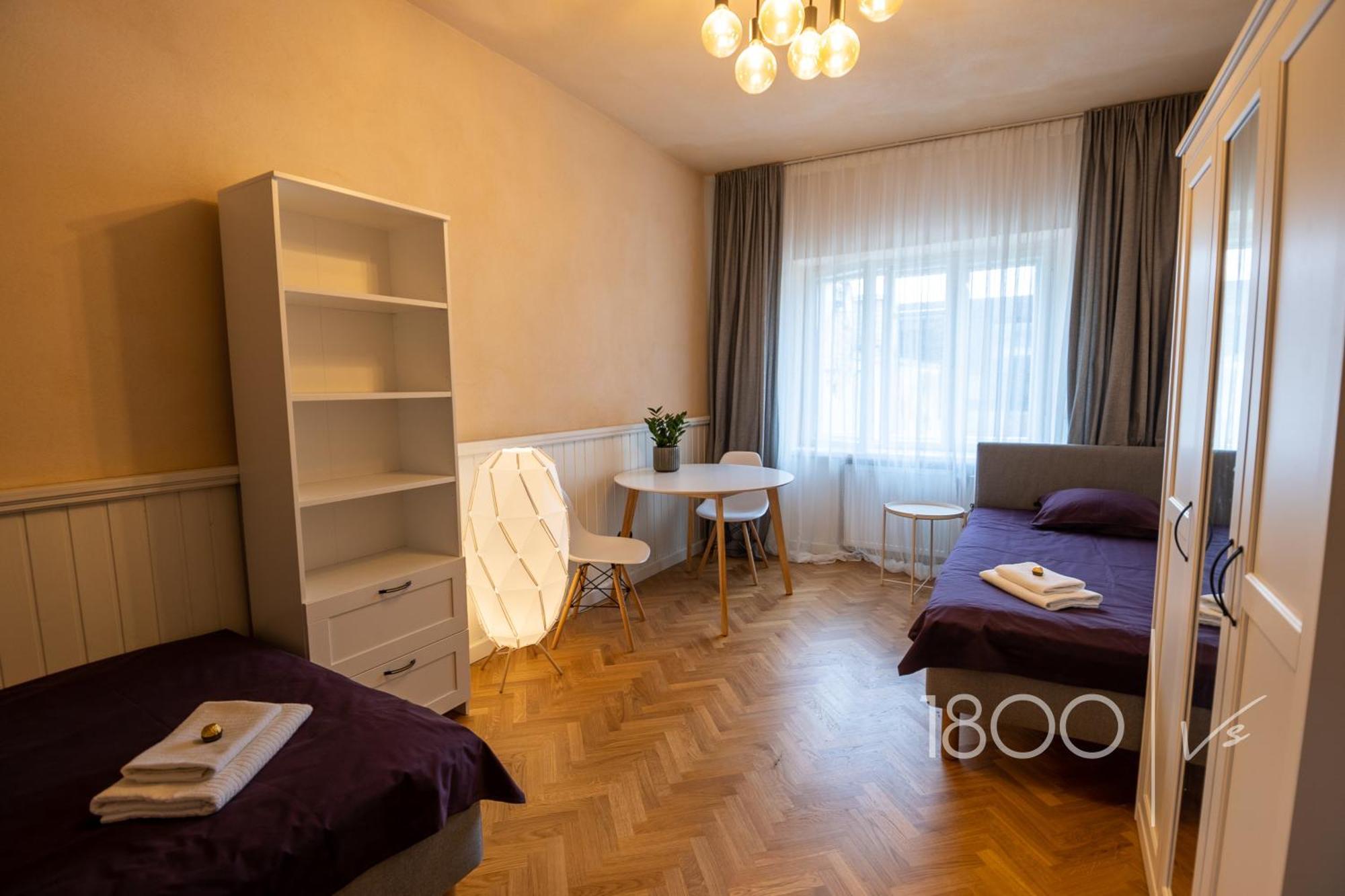 1800 By Vince Stay - Private Rooms In Town Hall Square Tartu Exterior photo